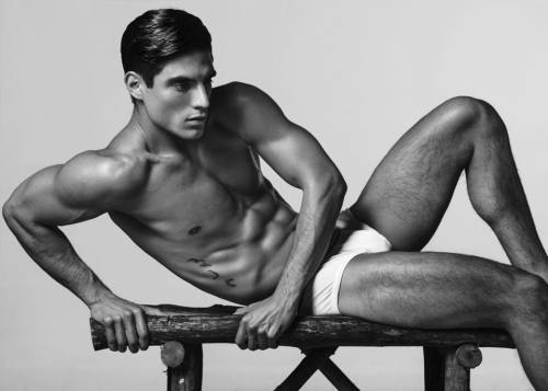 goldmalemodels:  chriscruzism:  Atilio La Madrid by wongsim  GMM ♦