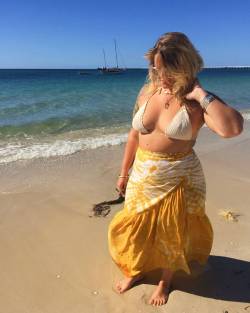 tallulah-moon:  Beach bum life 🌊🌞 skirt