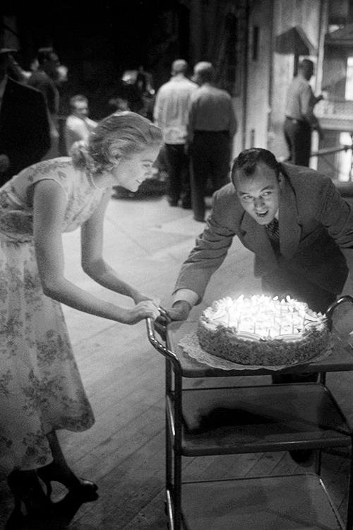 avagardner: Grace Kelly celebrates her 24th birthday on the set of the Paramount Pictures movie ‘Rea