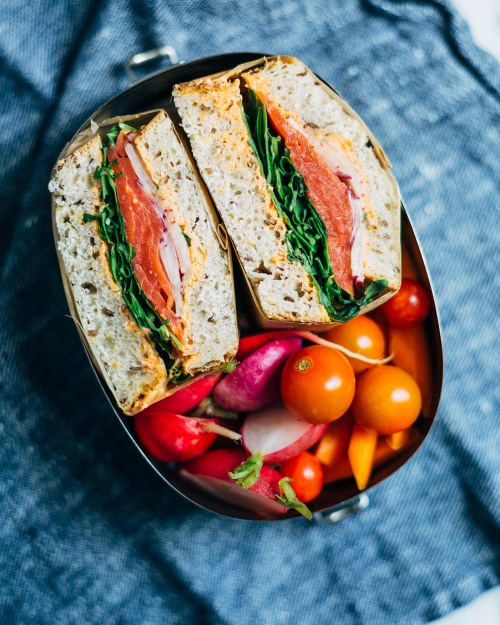 guardians-of-the-food:  Roasted Red Pepper and Smoked Salmon Sandwiches 