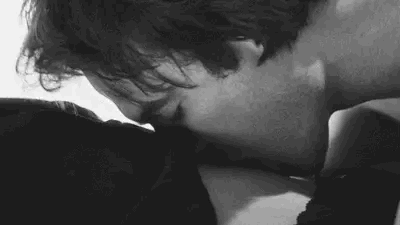 amhelenromance:  Mmmm two way traffic… 💕💋