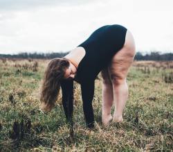 italiankong:  Beautiful Dana Falsetti. Yoga