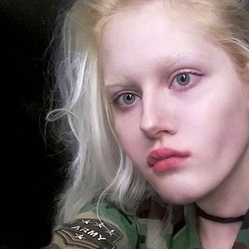 virginwhoreofbabylon:  Gaze 