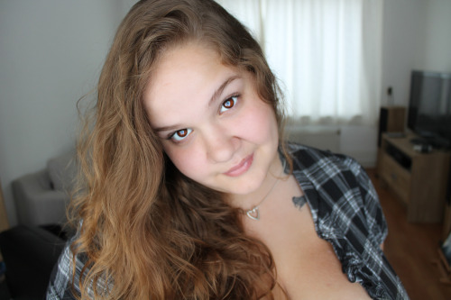 goodlittlekitten:Wish my damn dimples would stop half-assing it manSuch a sweet smile.