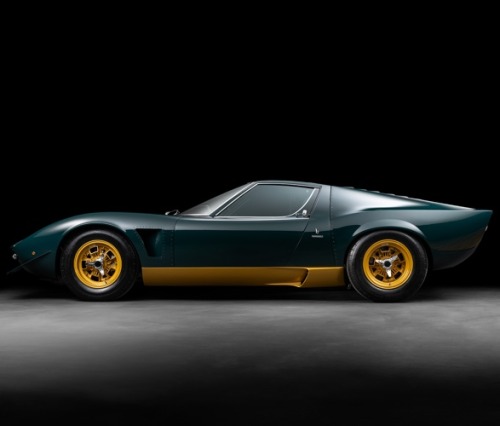 vintageclassiccars: 1968 Lamborghini Miura P400 S Millechiodi. The 1968 Miura P400 S Millechiodi was