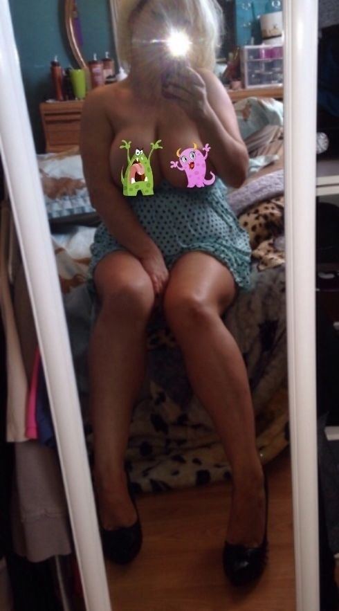 blondibooo:  Sorry, these stickers are awful, but this looked too naked without them…