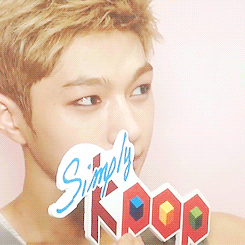 chandoo:  myungsoo’s secret to taking a good selca: having a perfect face ‘warm’
