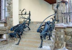 steampunktendencies:      Iron railings in the form of griffins ~ Green Deco  