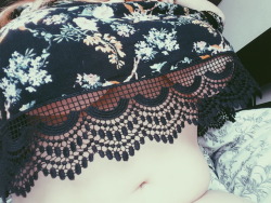 loveyoutodeathxo: I slept at my friend’s house the other night in the clothes I came there in and when I got up in the morning to stretch, I noticed something quite pretty happens.    Underboob is, some might say, underrated?? 👀 