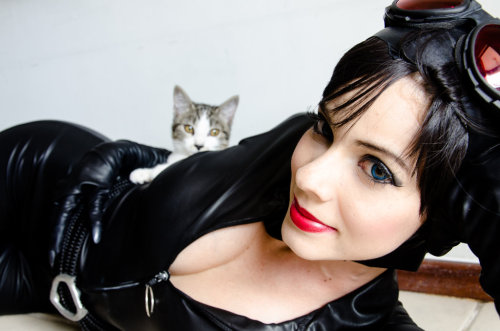 cosplayandgeekstuff:  Mel Rayzel (Brazil) as Catwoman.Photos by: E’Duarte  