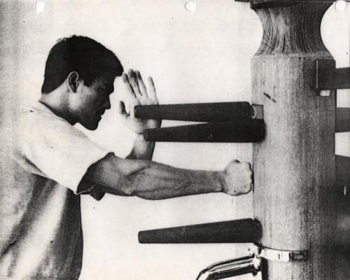 Porn photo gutsanduppercuts:  Bruce Lee training on