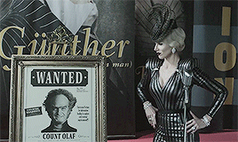 supremeleaderkylorens: Lucy Punch as Esmé Squalor in A Series of Unfortunate Events season 2