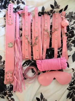 dink-182:  angelg0re:  This is my little fetish kit! The rope is so nice and soft I love it &lt;3  Well no, this is my bondage kit.  Its on my bed, my man got it me for my birthday.