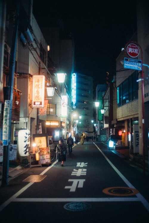 nevver:Tokyo undressed, André JosselinI be out in the streets