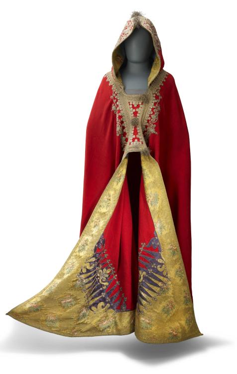 sartorialadventure:Napoleon Bonaparte’s cloak, taken by the British from his coach on the day of the