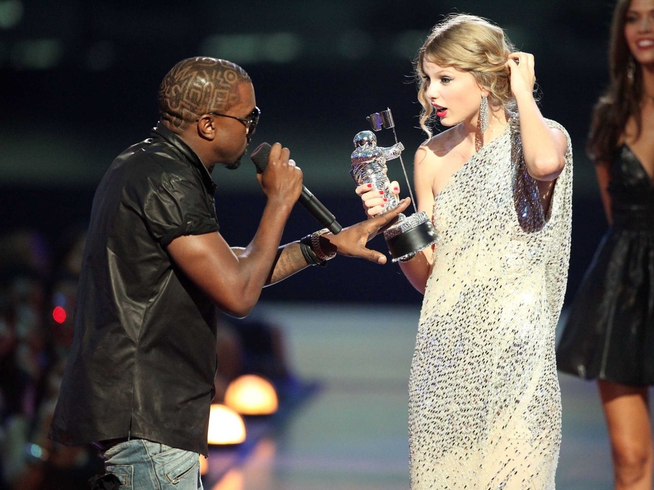 messofadreamr13:  THE ULTIMATE STARTED FROM THE BOTTOM NOW WE’RE HERE OMG 