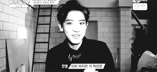 pcysheaux:oxyperoxy:adorable chanyeol talking to the camera pcysgorlfriend jonginsblackgf