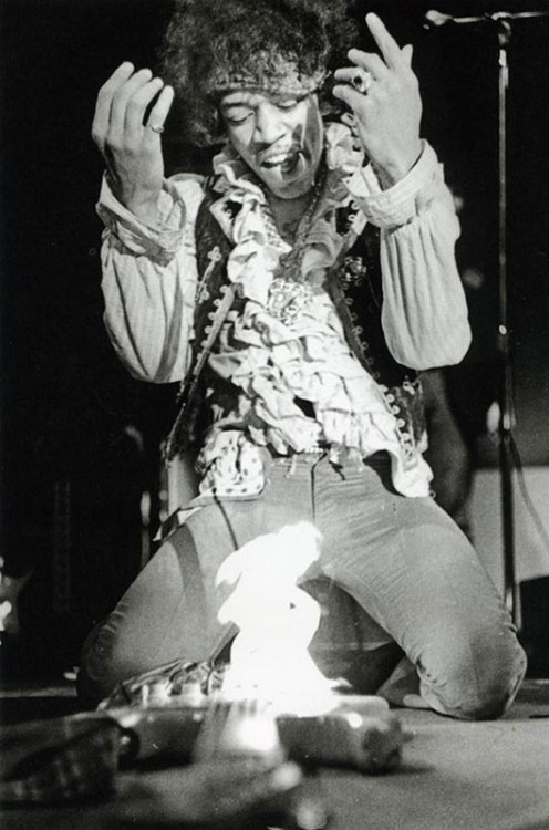 ledzepppelin:  Jimi Hendrix’s infamous sacrifice of his guitar during ‘Wild Thing’, the last song of The Jimi Hendrix Experience’s life changing set at the Monterey Pop Festival on the 18th of June 1967 17 year old photographer Ed Caraeff who