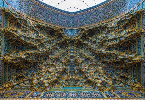 grandadofrad:vwillas8:  Islamic High Art Iran  instead of depicting god, islamic temples instead depict the intricacy&all-encompassing beauty that god represents. just incredible. 