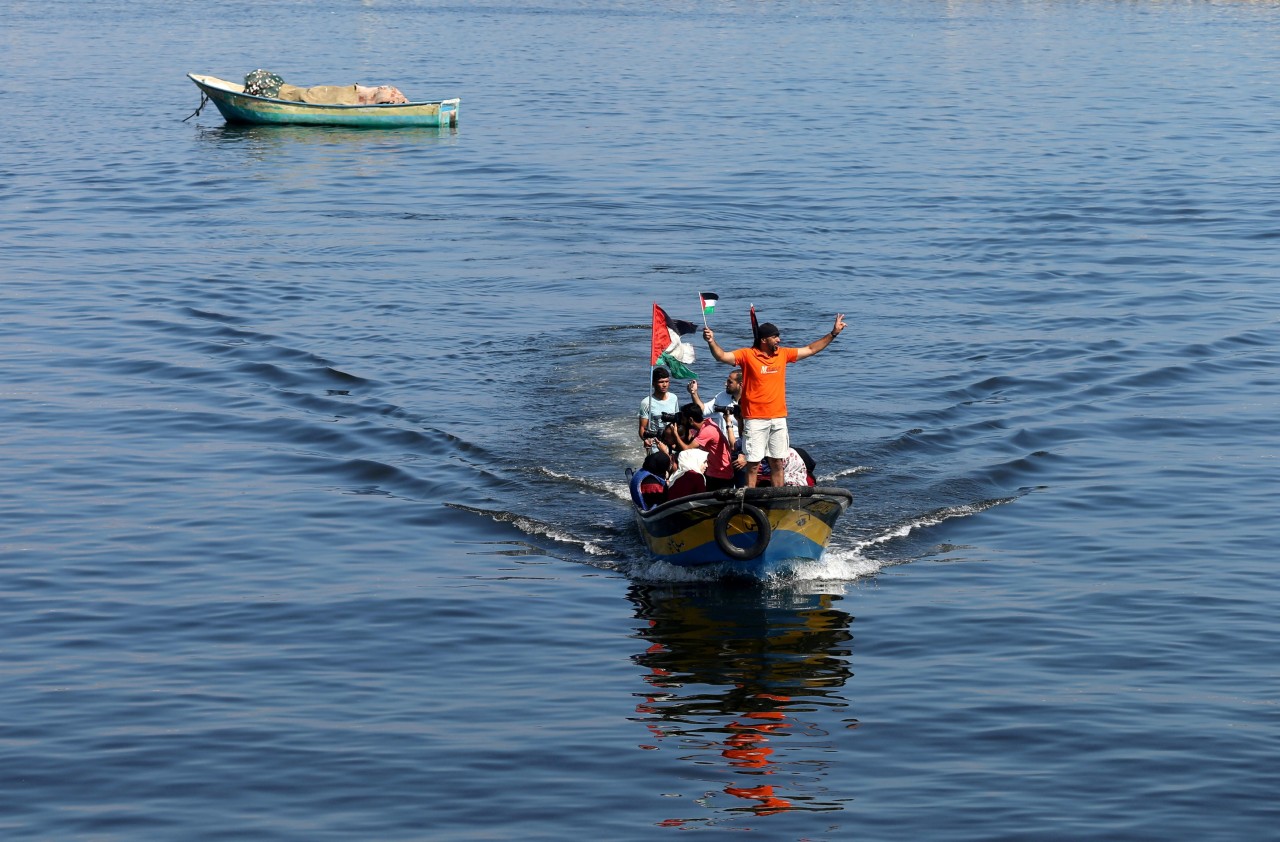 MUJERES RUMBO A GAZA. El Ejército israelí intercepta el barco de mujeres que intentaba romper el bloqueo de Gaza. El barco ‘Zaytouna’, integra una flotilla que pretende denunciar el bloqueo impuesto por Israel sobre la Franja de Gaza desde el año...