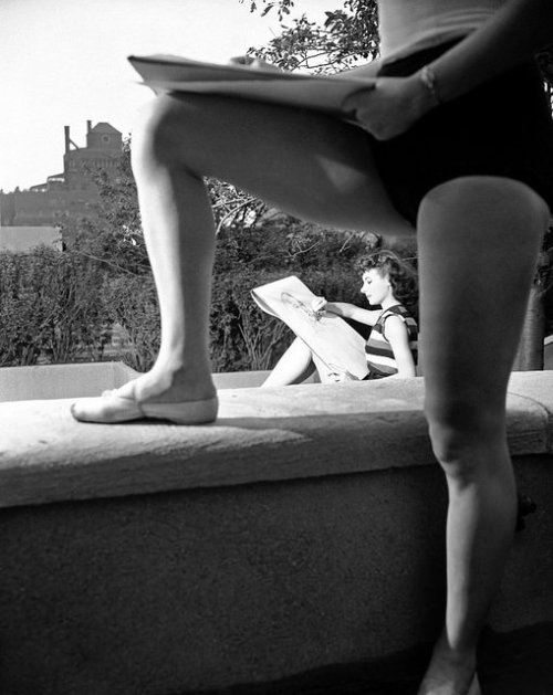 fuckyeahvintage-retro:The Radio City Music Hall ’Rockettes Girls’, 1946-68 © Russell Markert