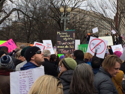 sashayed:Signs at the White House, 1/29.