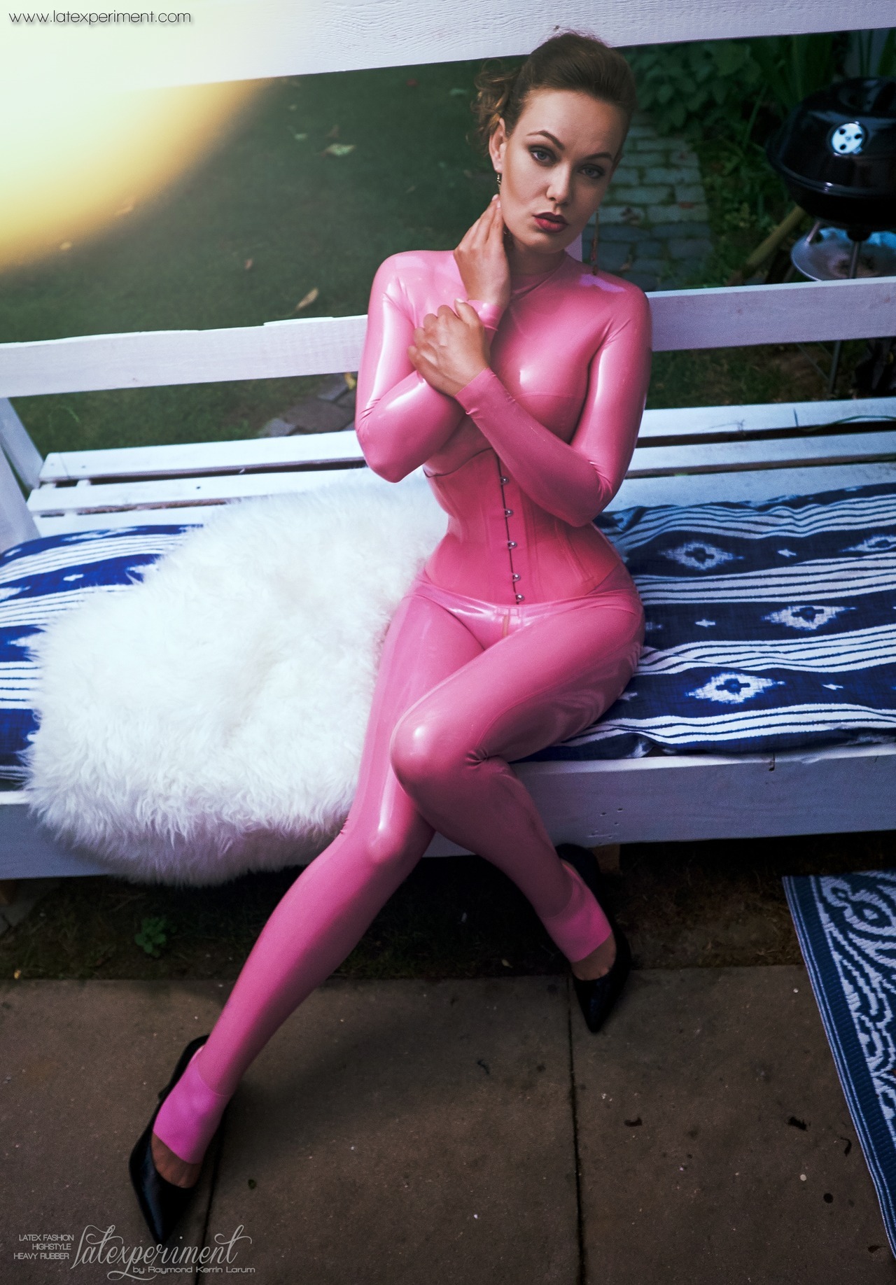 kinkygoethe:  Summer evening in pink latex!by Latexperiment.com