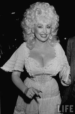 Dolly Parton http://www.70sto90s.tumblr.com