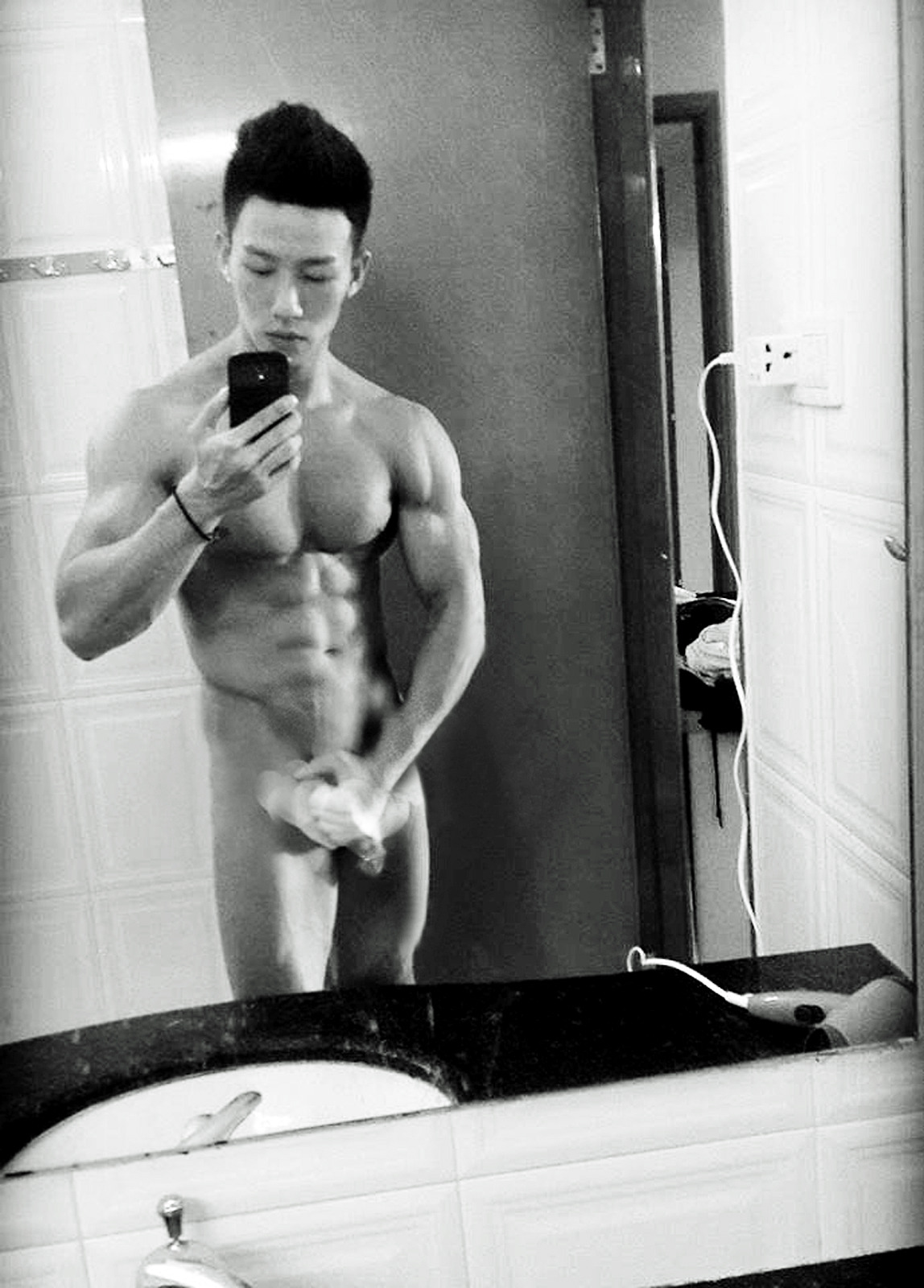orientalust:  Is that the dancer Mars?