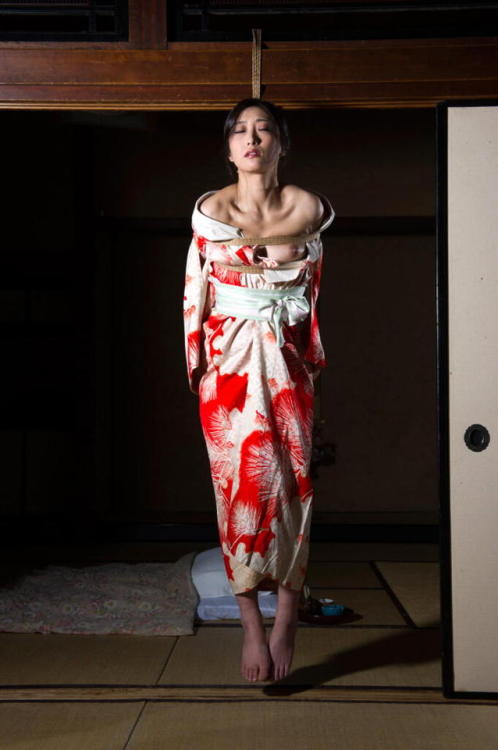justscreenshots: Shibari Naka AkiraModel Hana KannoPhoto Norio Sugiura