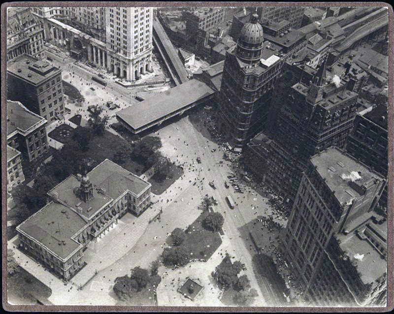 archimaps:
“View from the Woolworth Building onto City Hall and Newspaper Row, New York City
”