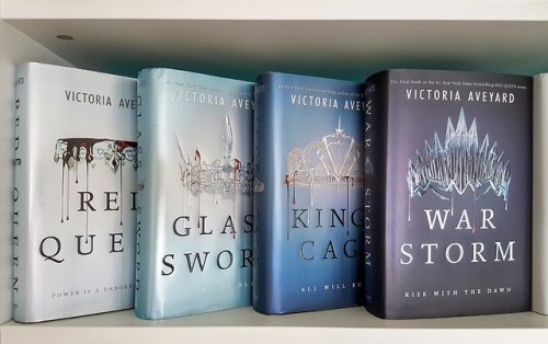 Currently reading: War Storm by Victoria Aveyard I love the way this looks on my shelf and the gorge