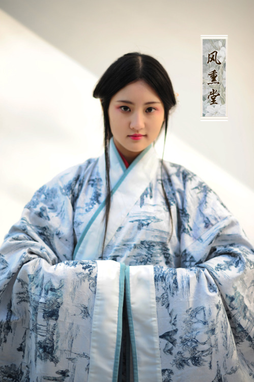 traditional chinese fashion, hanfu. type: quju. 风熏堂