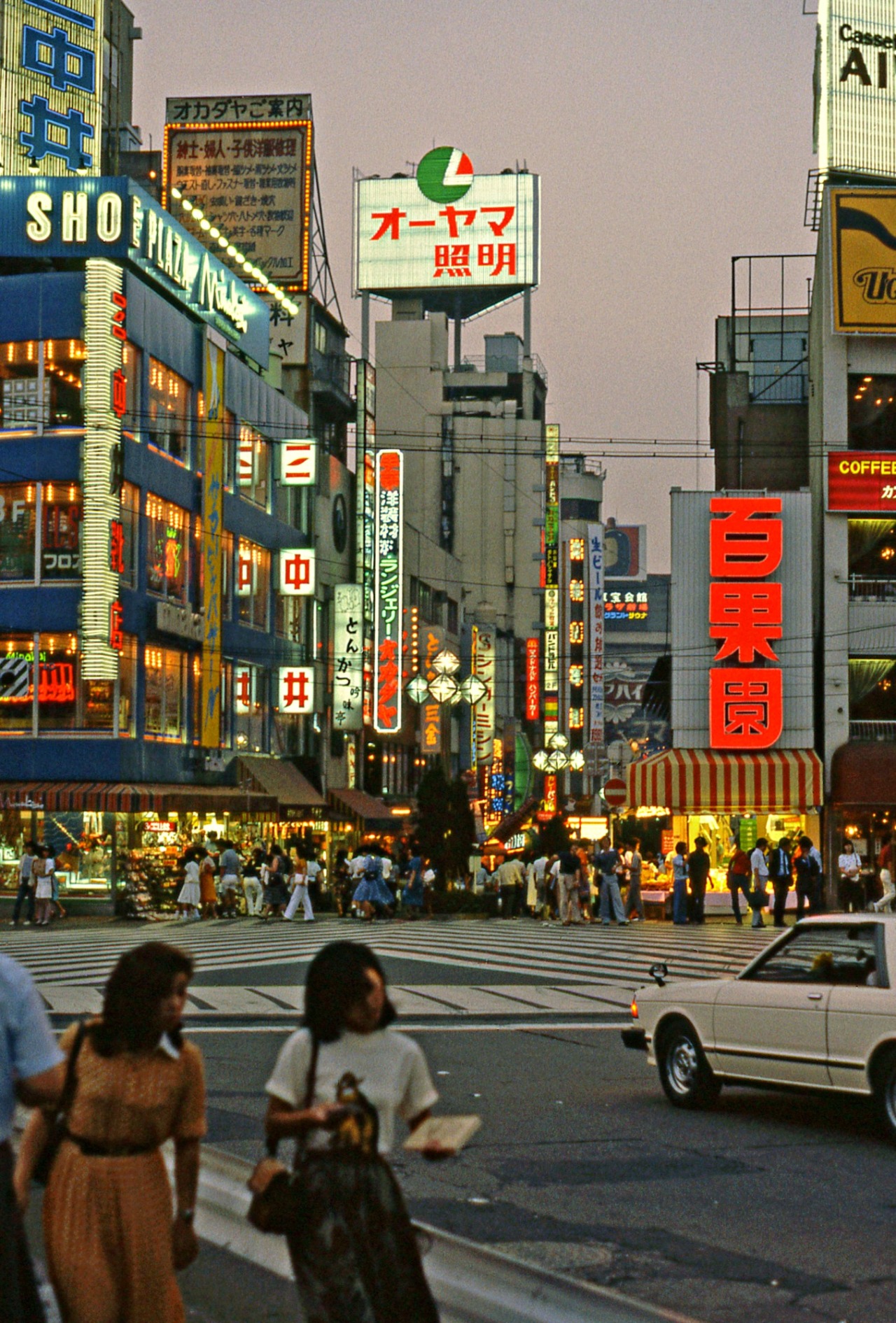 yodaprod:
“ Shinjuku (1981)
新宿 (1981年)
”