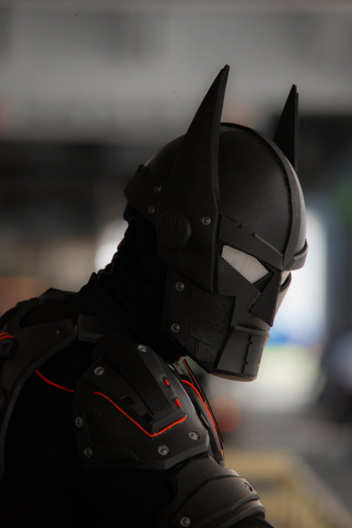 kamikame-cosplay:  Fuck yeah!! Awesome  concept cosplay for Batman Beyond by shanclaw. Photo by Ambrose88. 