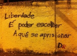 Hoje o sofrimento virou poesia