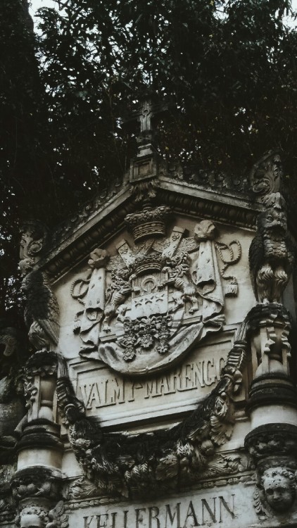 parloir: cimetière du Père Lachaise, France