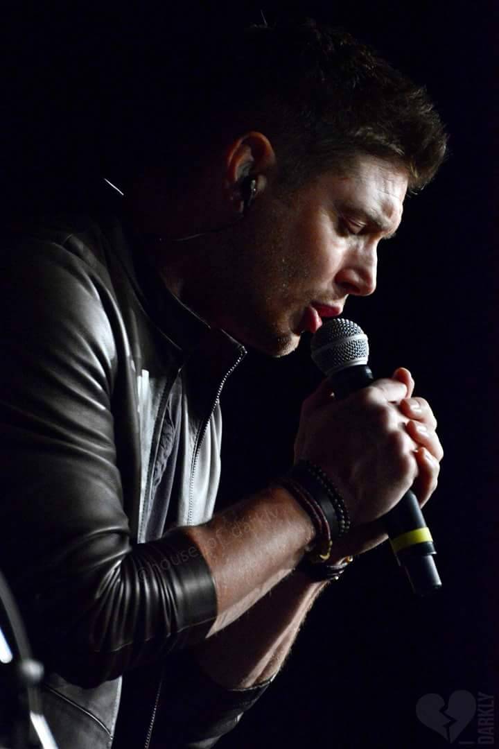 Not a gif but I have a mighty need 😂
His voice was mesmerizing. Even the way he closed his eyes and sang, meaning every word, it was more than you could handle.
Everything about Jensen was hypnotic. His very existence knocked you back on your heels....