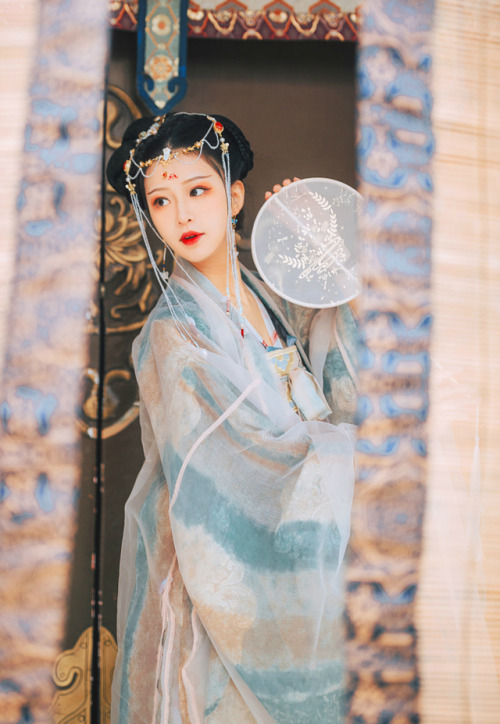 hanfugallery:Traditional Chinese hanfu by  雨霖儿Yveline