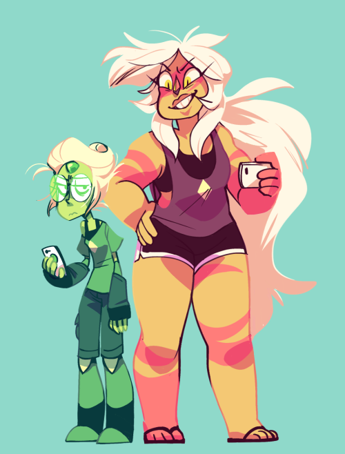 onefell: I just wanted to draw peridot’s hair in a weird bun. and jasper in gym shorts.