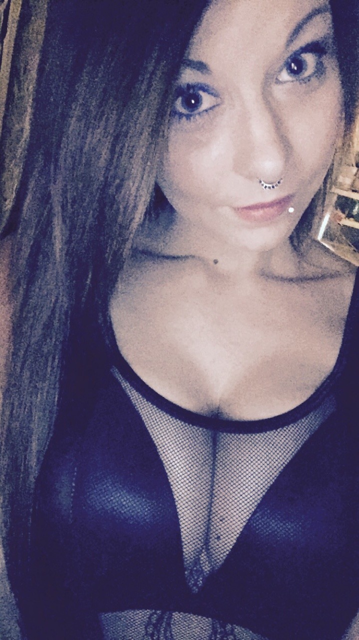 mrs-420:  I was tagged by indica-illusions :) here are some selfies  Im tagging still-tumblin