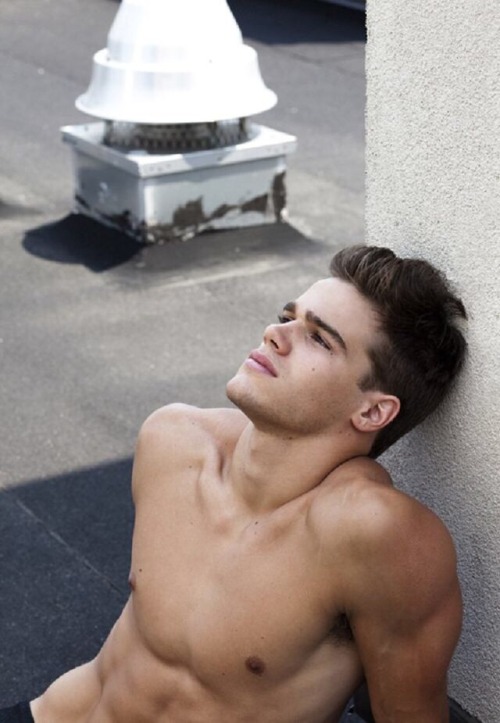 Super nice male model Tucker. And he&rsquo;s super hawt, too.