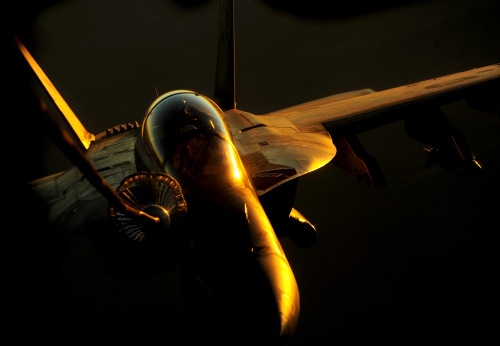 soldierporn:  Last blush of light. A U.S. Navy F/A-18 Hornet refuels while deployed to an undisclosed location in Southwest Asia in support of Operation Enduring Freedom. (Photo by Staff Sergeant Andy Kin, 25 NOV 2010.)