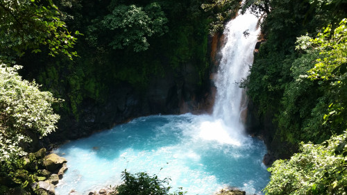 exploreelsewhere: Rio Celeste waterfall Costa Rica [OC] [5312x2988] ✈