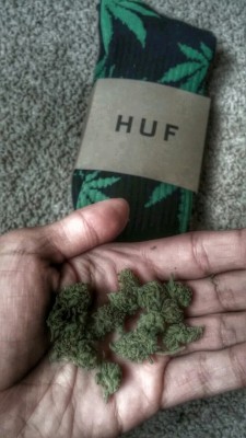 blowmelikekushhh:  Just Because Every Stoner Blog Needs A Dope Huff Pic