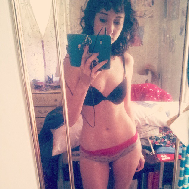 tiny-yurihands: TINY BIT OF ABS??? WELCOME BACK??? #pearshape 