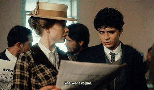 withlovegilbert: duckflyfly: That’s his wife, he knows he can’t talk any sense into her.  #his face 