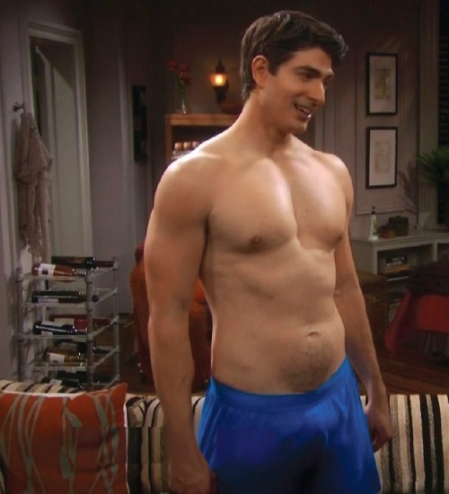 mynewplaidpants:  It’s a bird it’s a plane it’s a shirtless bulging Brandon Routh - click here for more!