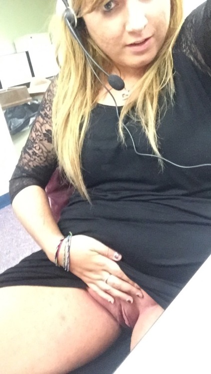 sayyittomyface:Playing with my pussy at work