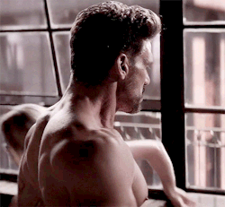 broodingmuscle:hunnam:Frank Grilloas Roy Pulver in Boss Level (2021)God-tier Dad